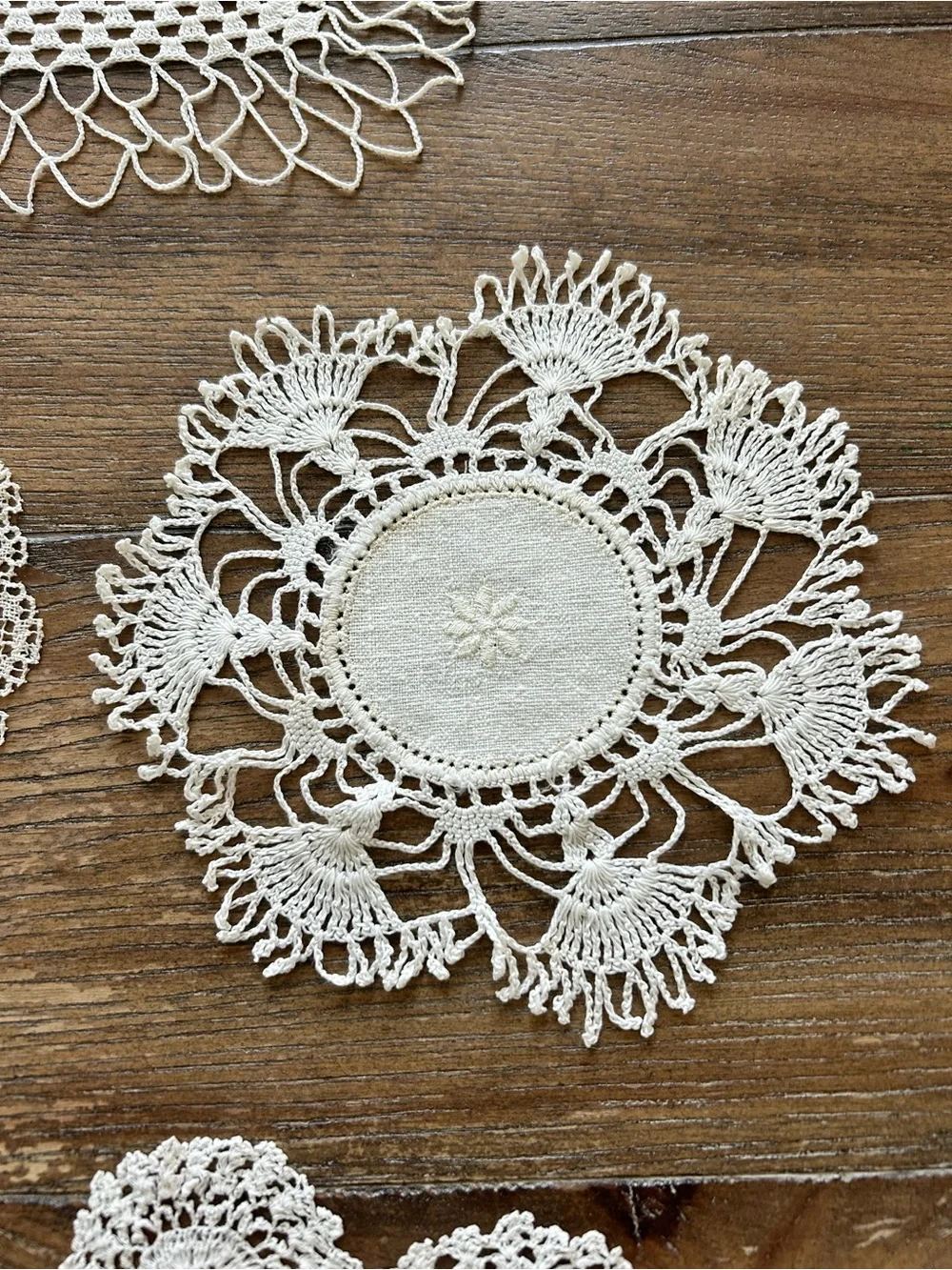 Vintage doilies off white~set of 6